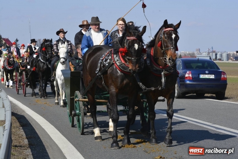 Zdjęcie w galerii na portalu naszraciborz.pl: Wielkanocna procesja konna w Raciborzu-Sudole wiadomości z regionu