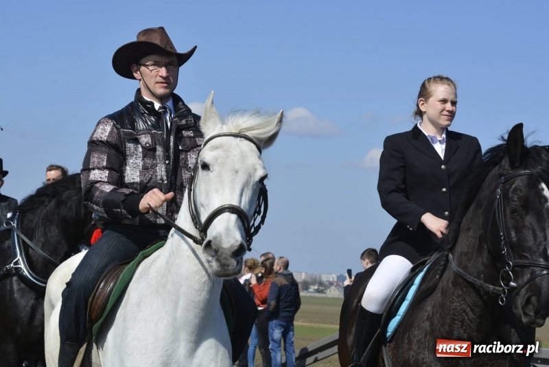 Zdjęcie w galerii na portalu naszraciborz.pl: Wielkanocna procesja konna w Raciborzu-Sudole wiadomości z regionu
