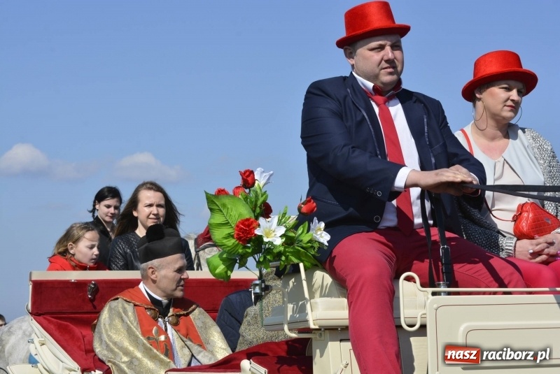 Zdjęcie w galerii na portalu naszraciborz.pl: Wielkanocna procesja konna w Raciborzu-Sudole wiadomości z regionu