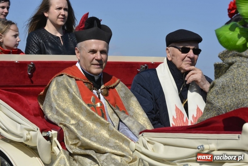 Zdjęcie w galerii na portalu naszraciborz.pl: Wielkanocna procesja konna w Raciborzu-Sudole wiadomości z regionu