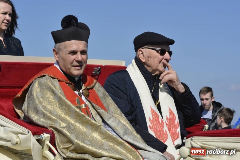 Zdjęcie w galerii na portalu naszraciborz.pl: Wielkanocna procesja konna w Raciborzu-Sudole wiadomości z regionu