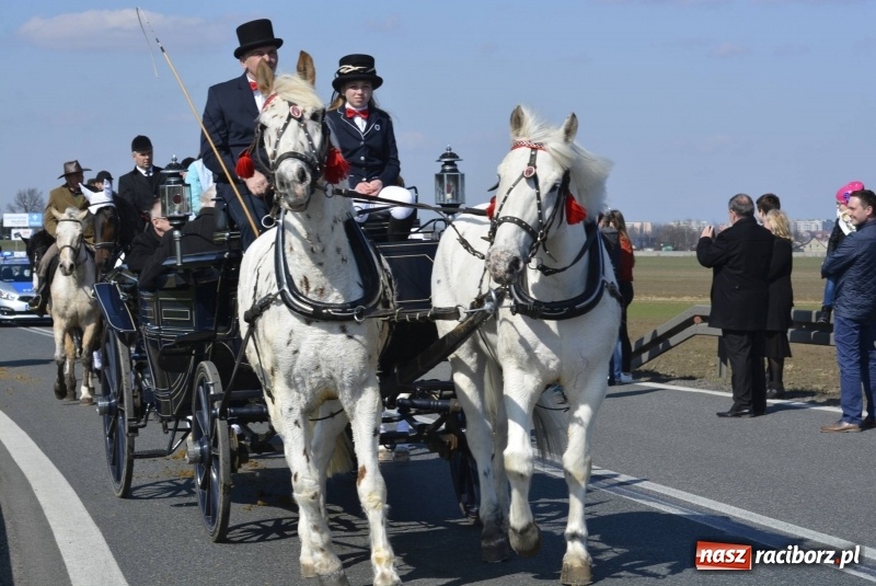 Zdjęcie w galerii na portalu naszraciborz.pl: Wielkanocna procesja konna w Raciborzu-Sudole wiadomości z regionu