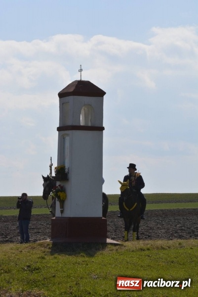 Zdjęcie w galerii na portalu naszraciborz.pl: Wielkanocna procesja konna w Raciborzu-Sudole wiadomości z regionu