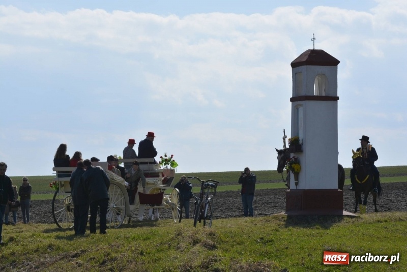 Zdjęcie w galerii na portalu naszraciborz.pl: Wielkanocna procesja konna w Raciborzu-Sudole wiadomości z regionu