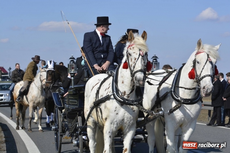 Zdjęcie w galerii na portalu naszraciborz.pl: Wielkanocna procesja konna w Raciborzu-Sudole wiadomości z regionu