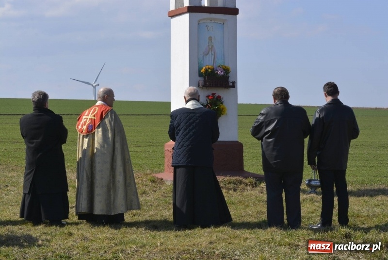 Zdjęcie w galerii na portalu naszraciborz.pl: Wielkanocna procesja konna w Raciborzu-Sudole wiadomości z regionu