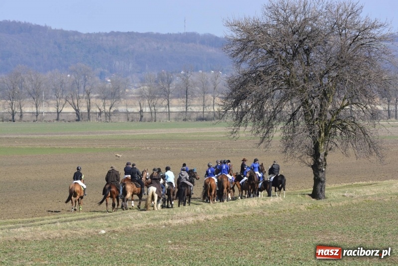 Zdjęcie w galerii na portalu naszraciborz.pl: Wielkanocna procesja konna w Raciborzu-Sudole wiadomości z regionu