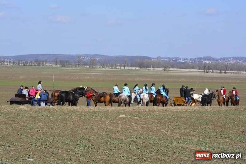 Zdjęcie w galerii na portalu naszraciborz.pl: Wielkanocna procesja konna w Raciborzu-Sudole wiadomości z regionu