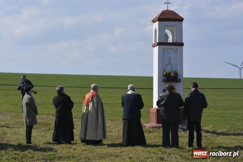 Zdjęcie w galerii na portalu naszraciborz.pl: Wielkanocna procesja konna w Raciborzu-Sudole wiadomości z regionu