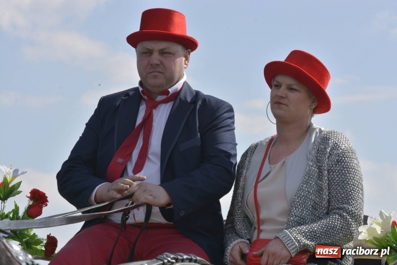 Zdjęcie w galerii na portalu naszraciborz.pl: Wielkanocna procesja konna w Raciborzu-Sudole wiadomości z regionu