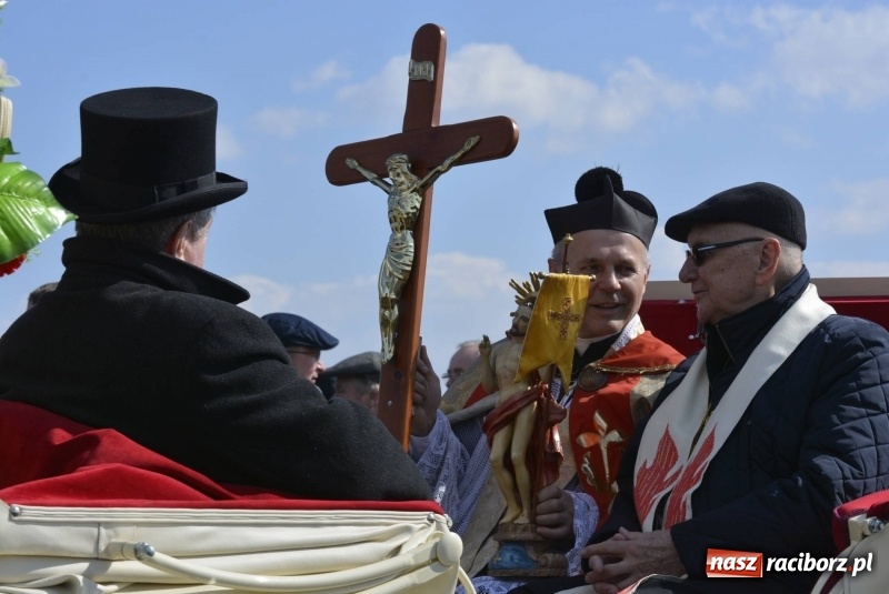 Zdjęcie w galerii na portalu naszraciborz.pl: Wielkanocna procesja konna w Raciborzu-Sudole wiadomości z regionu