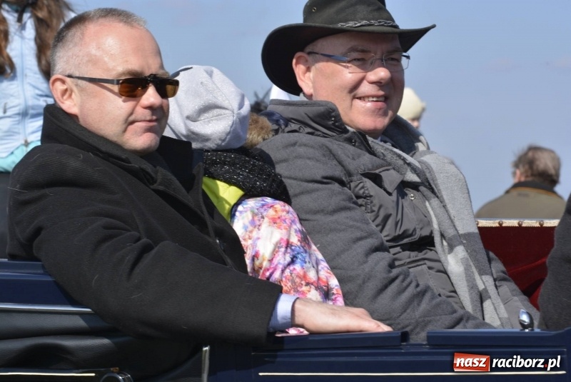 Zdjęcie w galerii na portalu naszraciborz.pl: Wielkanocna procesja konna w Raciborzu-Sudole wiadomości z regionu