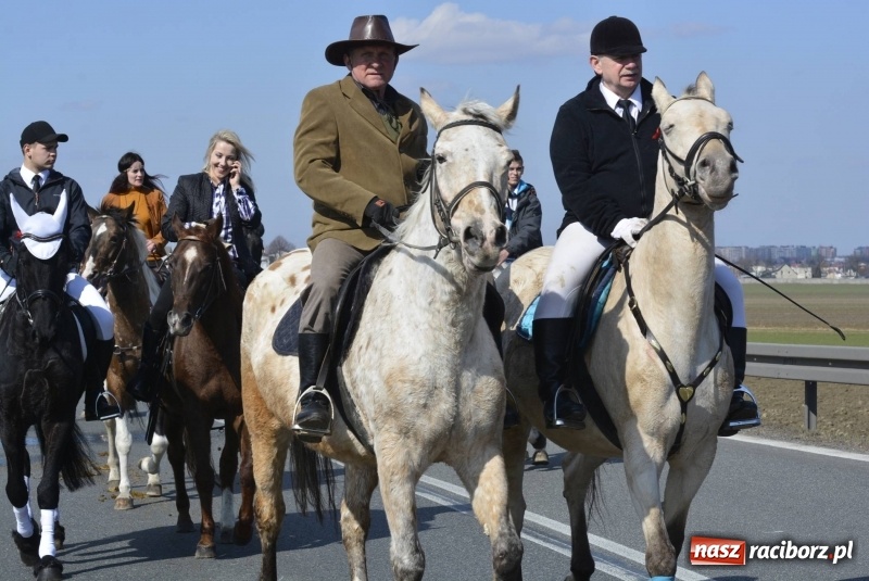 Zdjęcie w galerii na portalu naszraciborz.pl: Wielkanocna procesja konna w Raciborzu-Sudole wiadomości z regionu