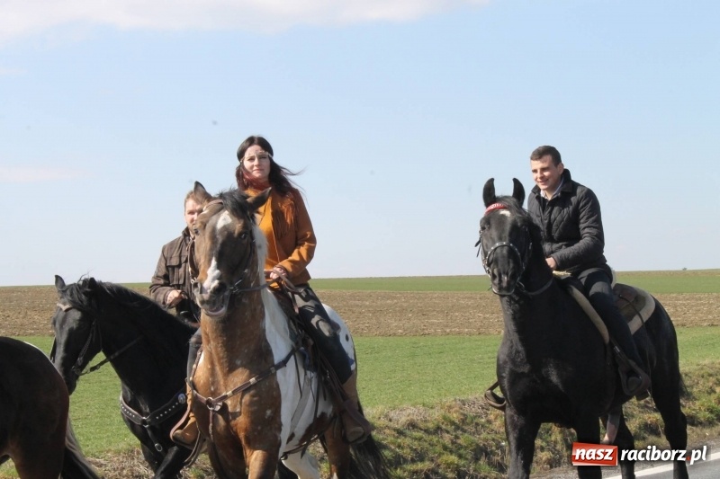 Zdjęcie w galerii na portalu naszraciborz.pl: Wielkanocna procesja konna w Raciborzu-Sudole wiadomości z regionu