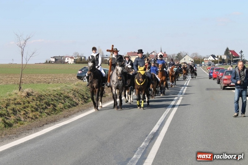 Zdjęcie w galerii na portalu naszraciborz.pl: Wielkanocna procesja konna w Raciborzu-Sudole wiadomości z regionu
