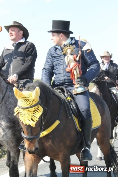 Zdjęcie w galerii na portalu naszraciborz.pl: Wielkanocna procesja konna w Raciborzu-Sudole wiadomości z regionu