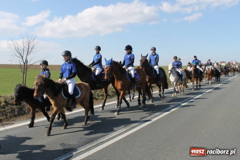 Zdjęcie w galerii na portalu naszraciborz.pl: Wielkanocna procesja konna w Raciborzu-Sudole wiadomości z regionu