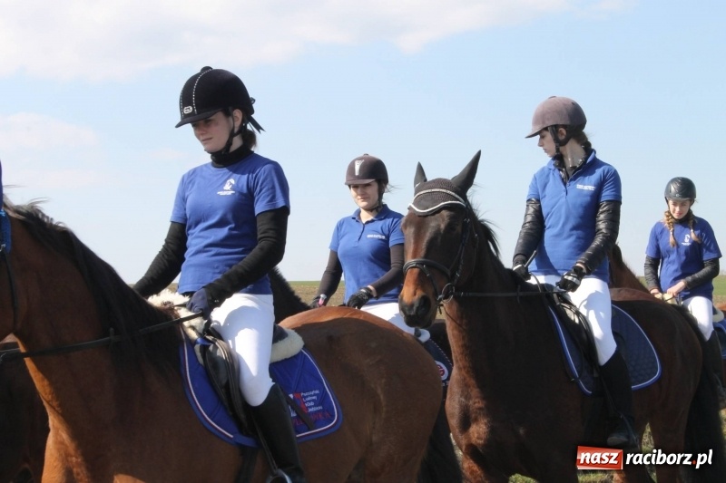 Zdjęcie w galerii na portalu naszraciborz.pl: Wielkanocna procesja konna w Raciborzu-Sudole wiadomości z regionu