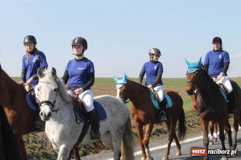 Zdjęcie w galerii na portalu naszraciborz.pl: Wielkanocna procesja konna w Raciborzu-Sudole wiadomości z regionu