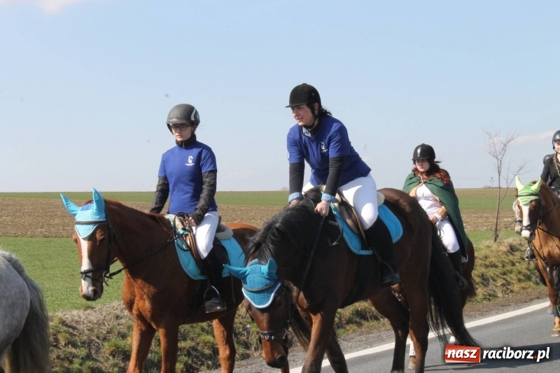 Zdjęcie w galerii na portalu naszraciborz.pl: Wielkanocna procesja konna w Raciborzu-Sudole wiadomości z regionu