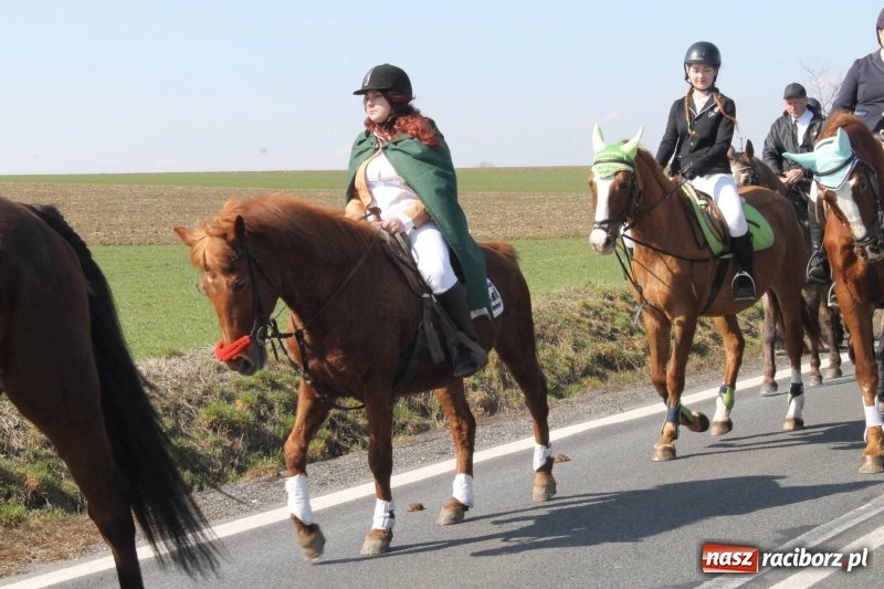 Zdjęcie w galerii na portalu naszraciborz.pl: Wielkanocna procesja konna w Raciborzu-Sudole wiadomości z regionu