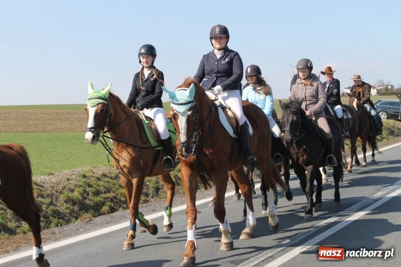 Zdjęcie w galerii na portalu naszraciborz.pl: Wielkanocna procesja konna w Raciborzu-Sudole wiadomości z regionu