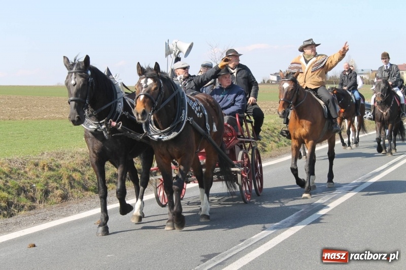 Zdjęcie w galerii na portalu naszraciborz.pl: Wielkanocna procesja konna w Raciborzu-Sudole wiadomości z regionu