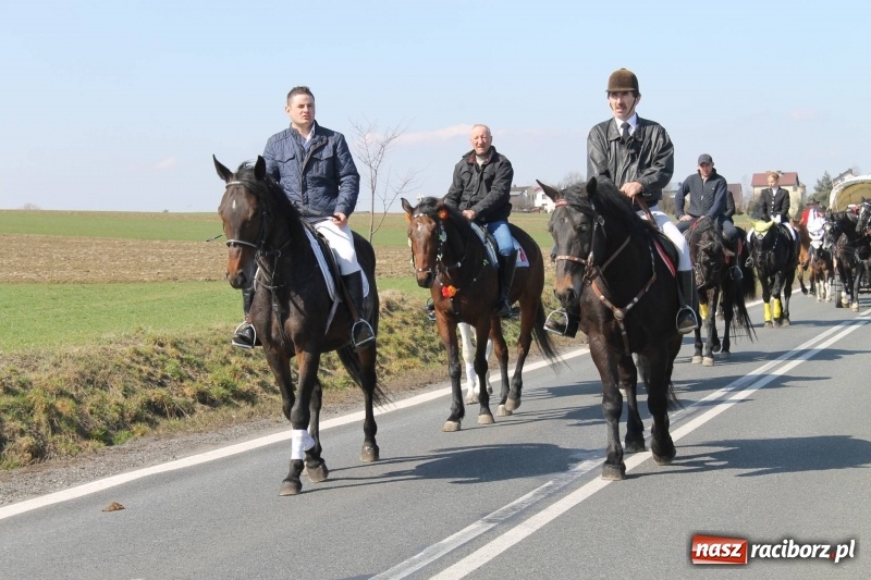 Zdjęcie w galerii na portalu naszraciborz.pl: Wielkanocna procesja konna w Raciborzu-Sudole wiadomości z regionu