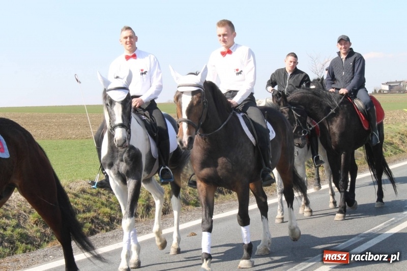Zdjęcie w galerii na portalu naszraciborz.pl: Wielkanocna procesja konna w Raciborzu-Sudole wiadomości z regionu