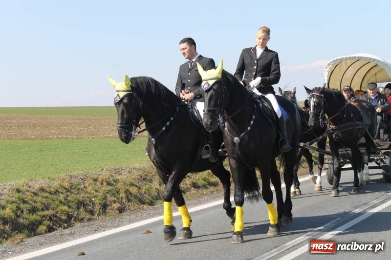 Zdjęcie w galerii na portalu naszraciborz.pl: Wielkanocna procesja konna w Raciborzu-Sudole wiadomości z regionu