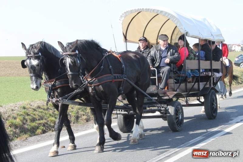Zdjęcie w galerii na portalu naszraciborz.pl: Wielkanocna procesja konna w Raciborzu-Sudole wiadomości z regionu