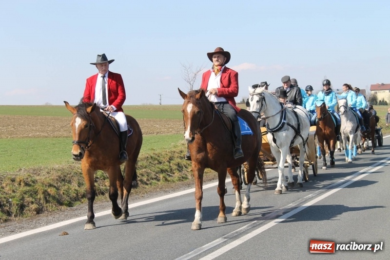 Zdjęcie w galerii na portalu naszraciborz.pl: Wielkanocna procesja konna w Raciborzu-Sudole wiadomości z regionu