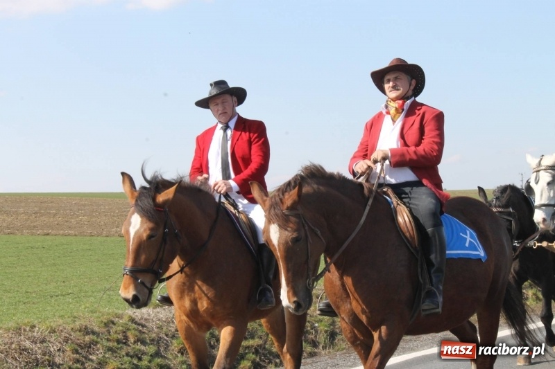 Zdjęcie w galerii na portalu naszraciborz.pl: Wielkanocna procesja konna w Raciborzu-Sudole wiadomości z regionu