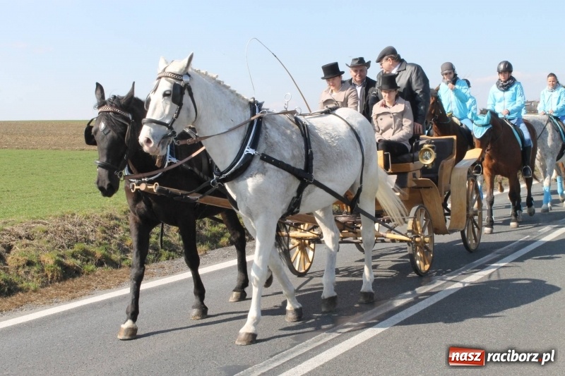 Zdjęcie w galerii na portalu naszraciborz.pl: Wielkanocna procesja konna w Raciborzu-Sudole wiadomości z regionu