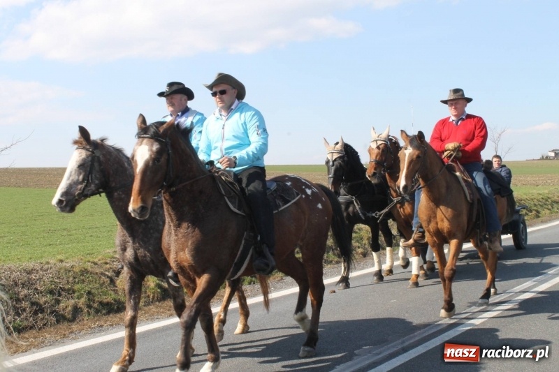 Zdjęcie w galerii na portalu naszraciborz.pl: Wielkanocna procesja konna w Raciborzu-Sudole wiadomości z regionu