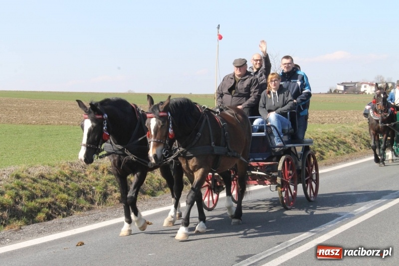 Zdjęcie w galerii na portalu naszraciborz.pl: Wielkanocna procesja konna w Raciborzu-Sudole wiadomości z regionu