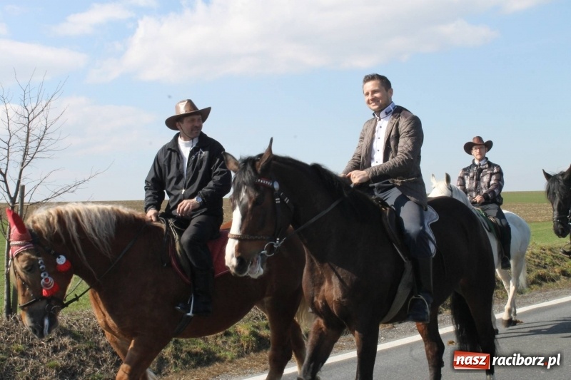 Zdjęcie w galerii na portalu naszraciborz.pl: Wielkanocna procesja konna w Raciborzu-Sudole wiadomości z regionu