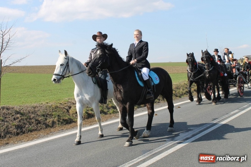 Zdjęcie w galerii na portalu naszraciborz.pl: Wielkanocna procesja konna w Raciborzu-Sudole wiadomości z regionu
