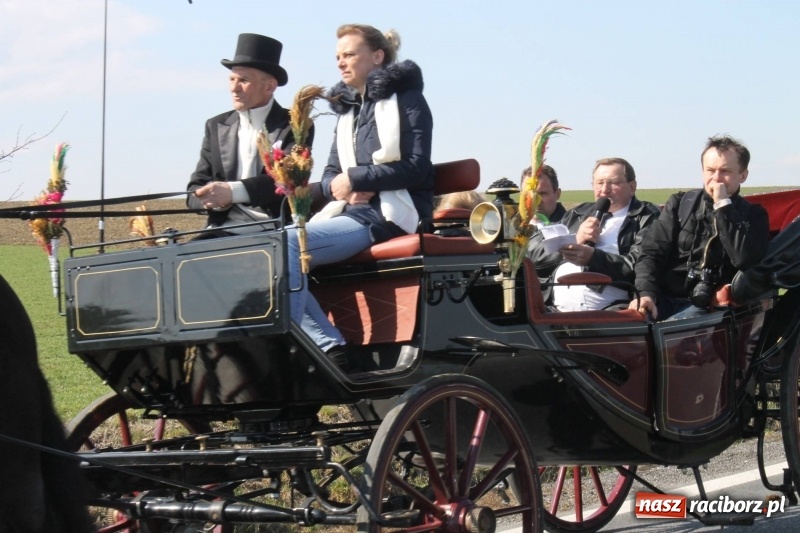Zdjęcie w galerii na portalu naszraciborz.pl: Wielkanocna procesja konna w Raciborzu-Sudole wiadomości z regionu