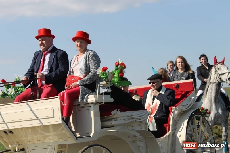Zdjęcie w galerii na portalu naszraciborz.pl: Wielkanocna procesja konna w Raciborzu-Sudole wiadomości z regionu