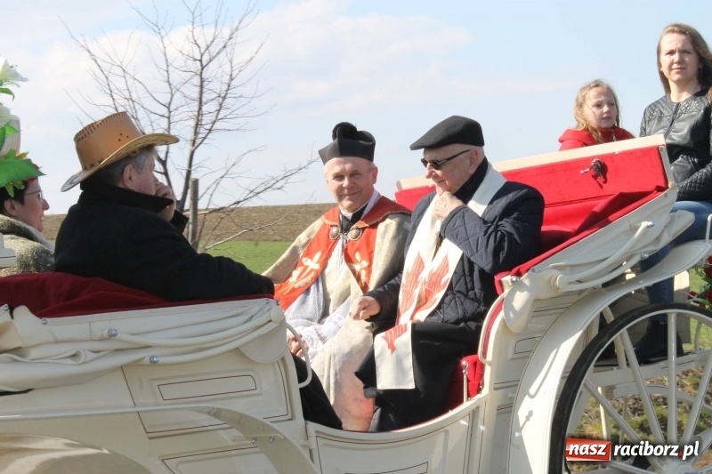 Zdjęcie w galerii na portalu naszraciborz.pl: Wielkanocna procesja konna w Raciborzu-Sudole wiadomości z regionu