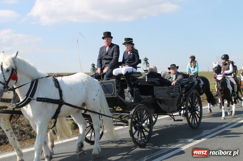 Zdjęcie w galerii na portalu naszraciborz.pl: Wielkanocna procesja konna w Raciborzu-Sudole wiadomości z regionu