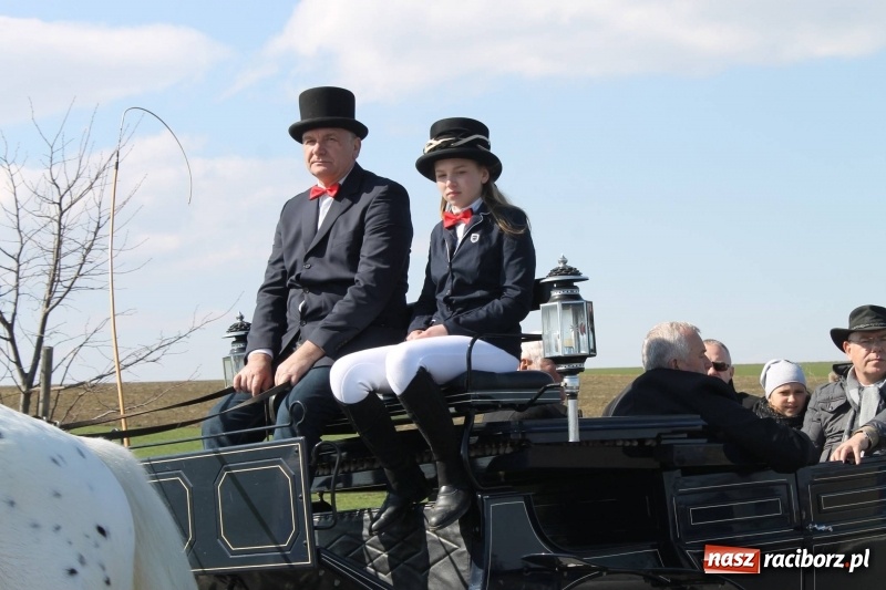 Zdjęcie w galerii na portalu naszraciborz.pl: Wielkanocna procesja konna w Raciborzu-Sudole wiadomości z regionu