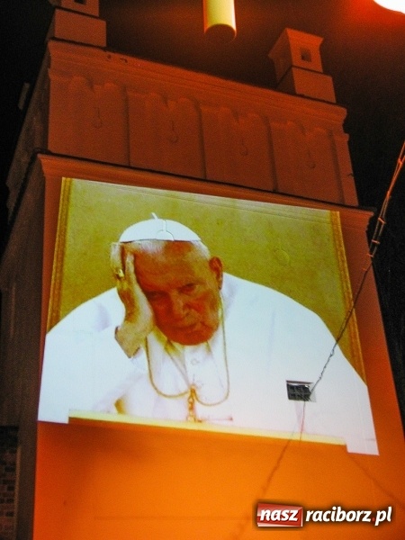Zdjęcie w galerii na portalu naszraciborz.pl: Pamiętacie jak Racibórz żegnał w 2005 roku Ojca Świętego Jana Pawła II FOTO  wiadomości z regionu