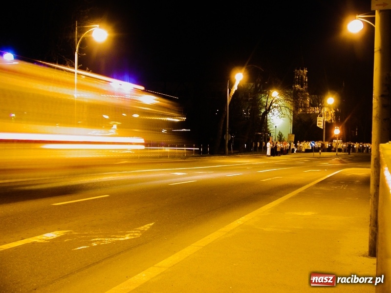 Zdjęcie w galerii na portalu naszraciborz.pl: Pamiętacie jak Racibórz żegnał w 2005 roku Ojca Świętego Jana Pawła II FOTO  wiadomości z regionu