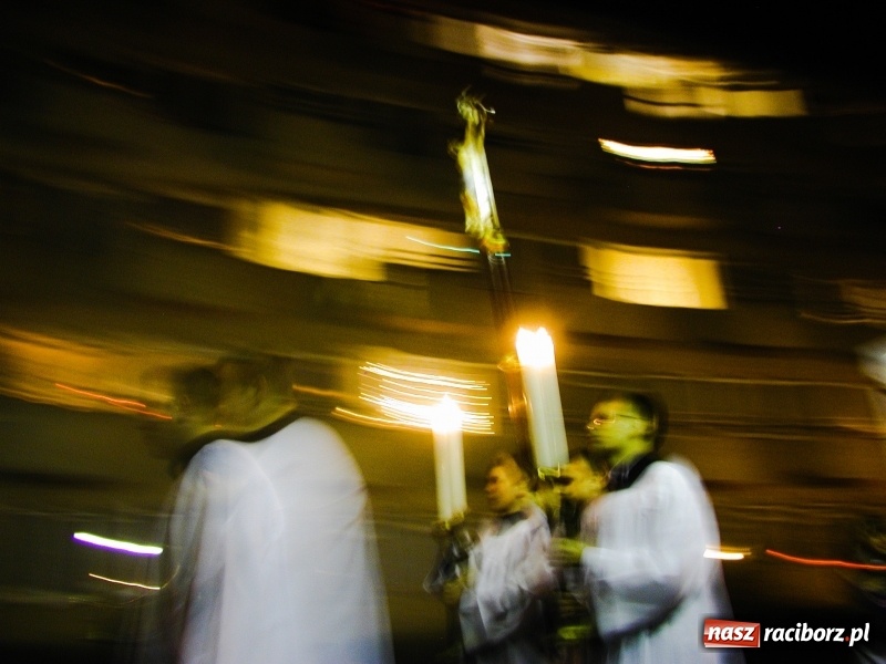 Zdjęcie w galerii na portalu naszraciborz.pl: Pamiętacie jak Racibórz żegnał w 2005 roku Ojca Świętego Jana Pawła II FOTO  wiadomości z regionu