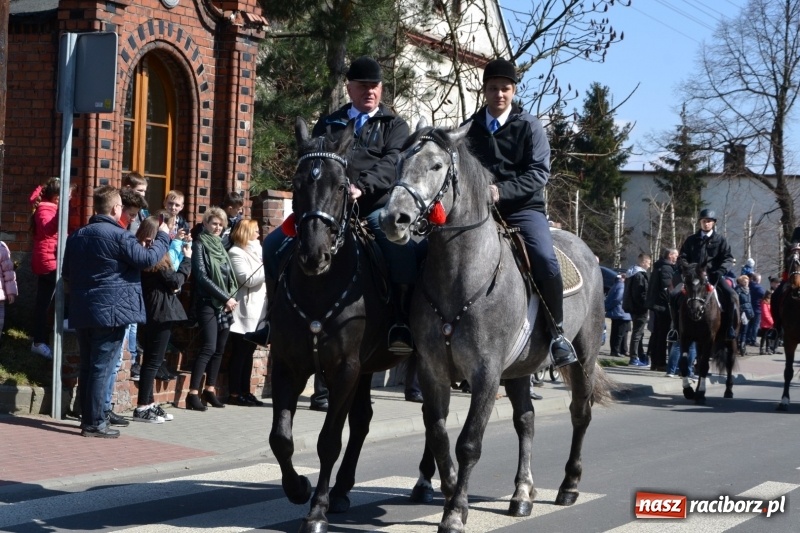 Zdjęcie w galerii na portalu naszraciborz.pl: Bieńkowickie rajtowanie - jeźdźcy mocno chwycili za lejce FOTO i WIDEO wiadomości z regionu
