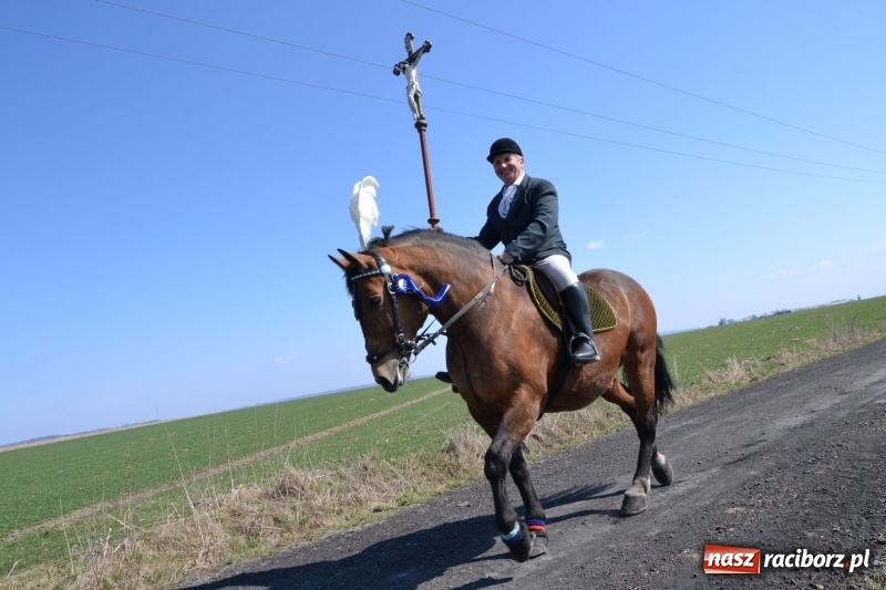 Zdjęcie w galerii na portalu naszraciborz.pl: Bieńkowickie rajtowanie - jeźdźcy mocno chwycili za lejce FOTO i WIDEO wiadomości z regionu