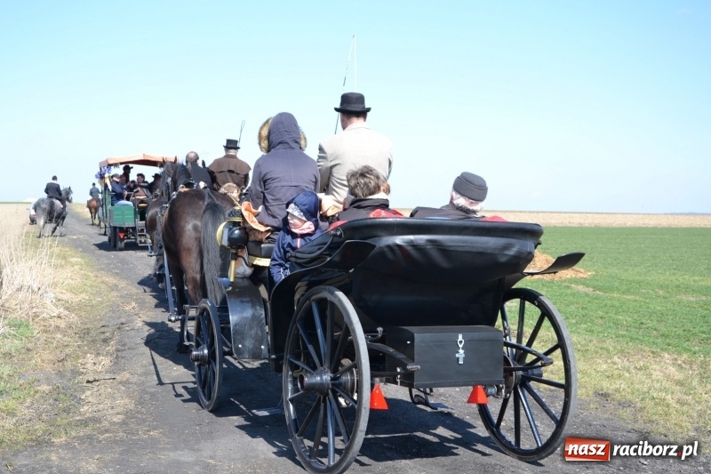 Zdjęcie w galerii na portalu naszraciborz.pl: Bieńkowickie rajtowanie - jeźdźcy mocno chwycili za lejce FOTO i WIDEO wiadomości z regionu