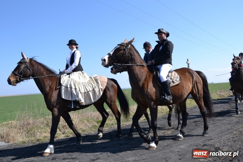 Zdjęcie w galerii na portalu naszraciborz.pl: Bieńkowickie rajtowanie - jeźdźcy mocno chwycili za lejce FOTO i WIDEO wiadomości z regionu
